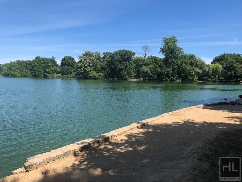 Building Photo - 4BR 2BA Historic Limestone Floor Through G...