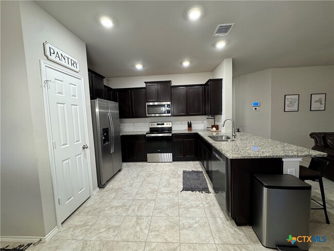 Building Photo - 2423 Elba Dr