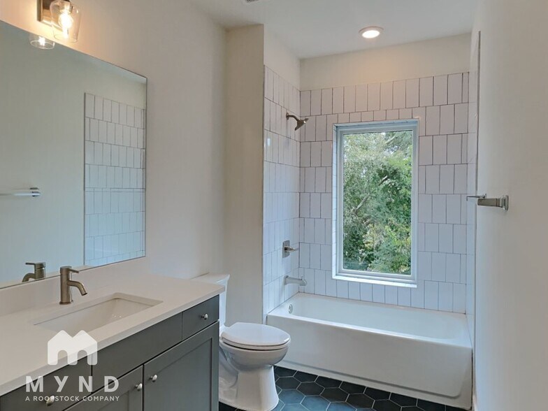 Building Photo - 1541 Millwood Pl