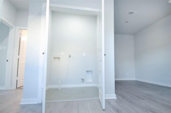 Building Photo - 2832 Mansfield St