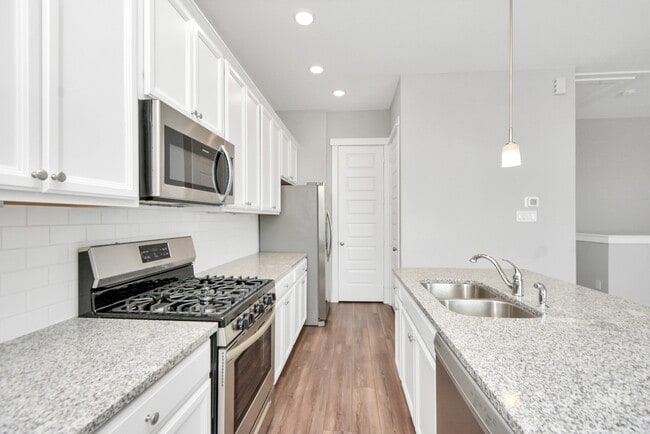 Building Photo - 713 Strawberry Pines Ct
