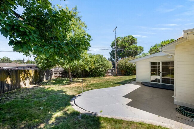 Building Photo - Modern Beauty of Downtown Roseville - 3 Be...