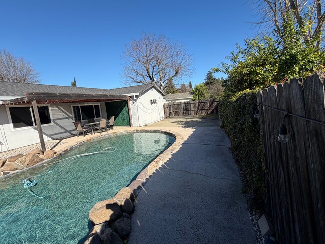 Building Photo - 3 Bedroom | 2 Bathroom | Single family with pool