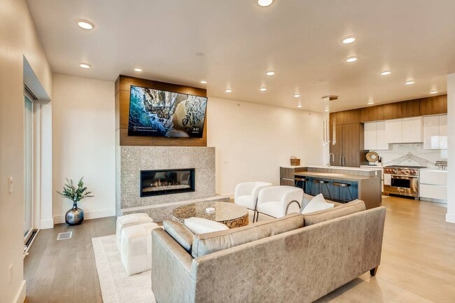 Building Photo - 2752 W High Mountain Rd