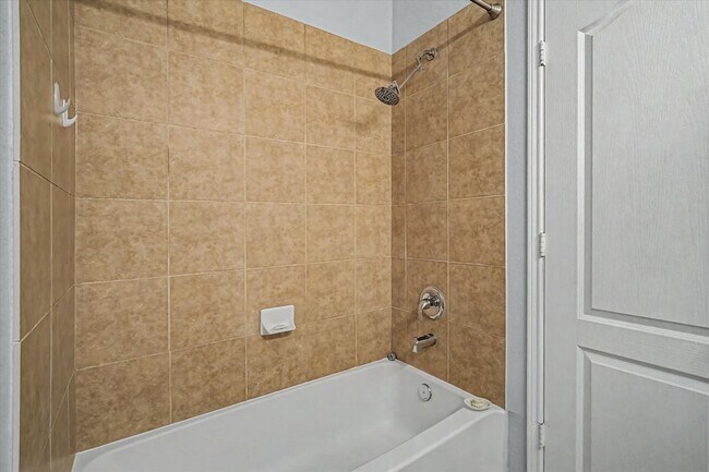 Building Photo - 630 W Newport Bend