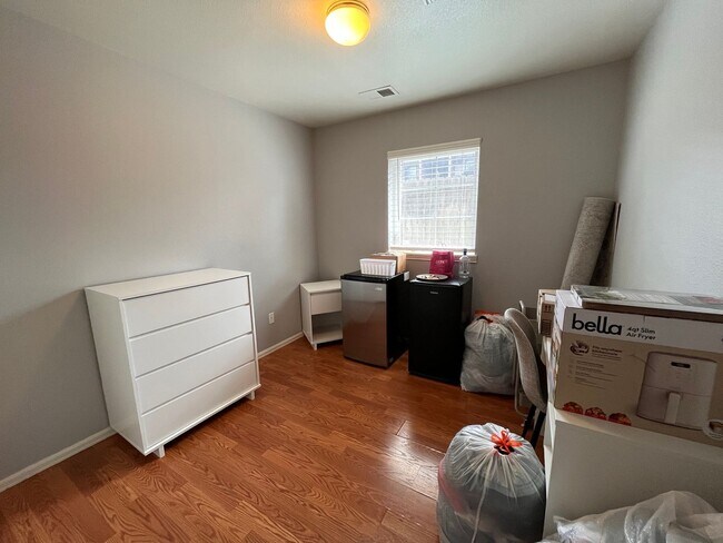 Building Photo - Beautiful Condo in Greeley