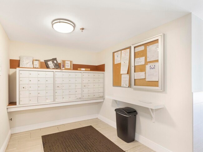 Building Photo - 955 Egret Cir