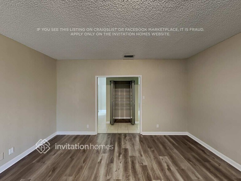 Building Photo - 8041 Buttonwood Cir