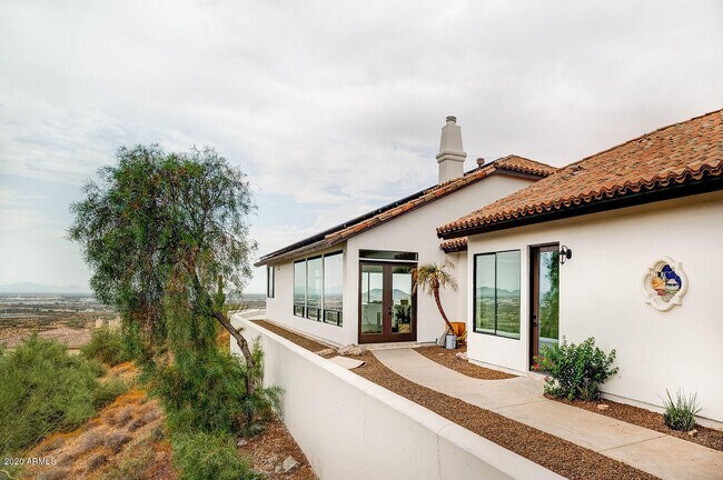 Building Photo - 301 E Jomax Rd