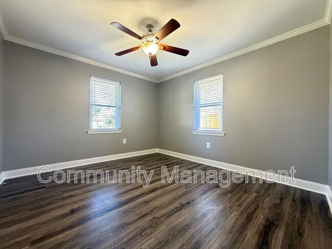 Building Photo - 122 Joan St