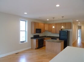 Building Photo - 2335 W Washington Blvd