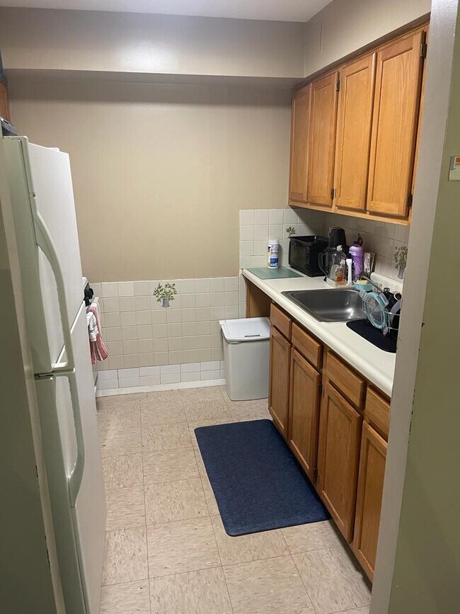 Building Photo - 940 E 181st St