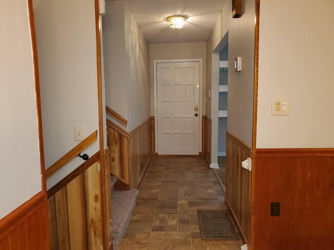 Building Photo - "Spacious 5-Bedroom Retreat with 3 Full Baths in Huntsville – Your Perfect Family Home Awaits!"