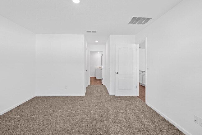 Building Photo - Almost New Home