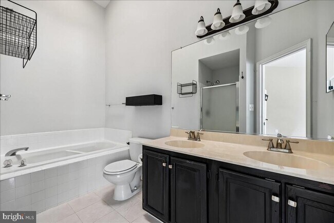 Building Photo - 6630 Commodore Ct