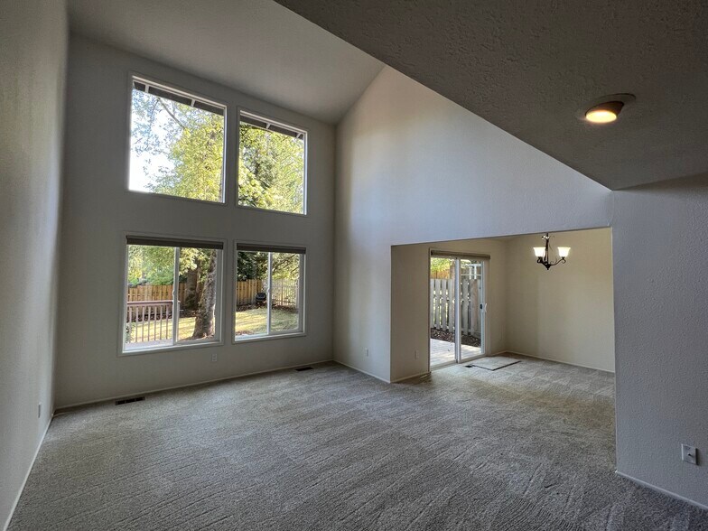 Living Room and dining room - 2778 Robinwood Way