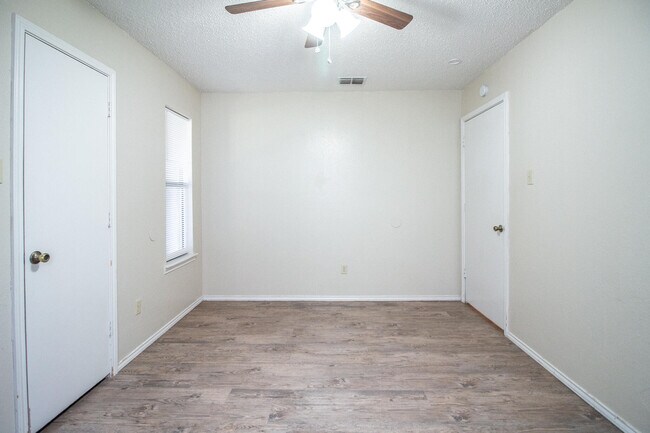 Building Photo - 15 Wagnon Dr