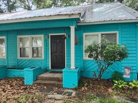 Building Photo - 568 Mary Lou Ave