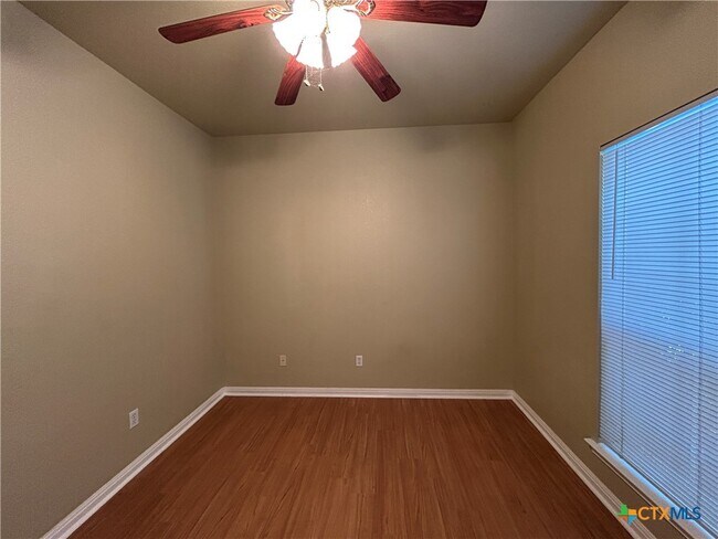 Building Photo - 3049 Pine Valley Dr