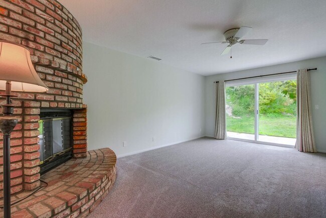 Building Photo - 4 bedroom home in amazing La Costa Community!