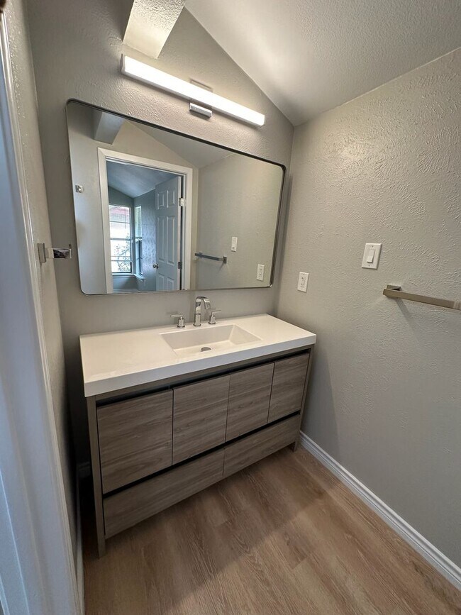 Building Photo - 12101 Scissortail Dr
