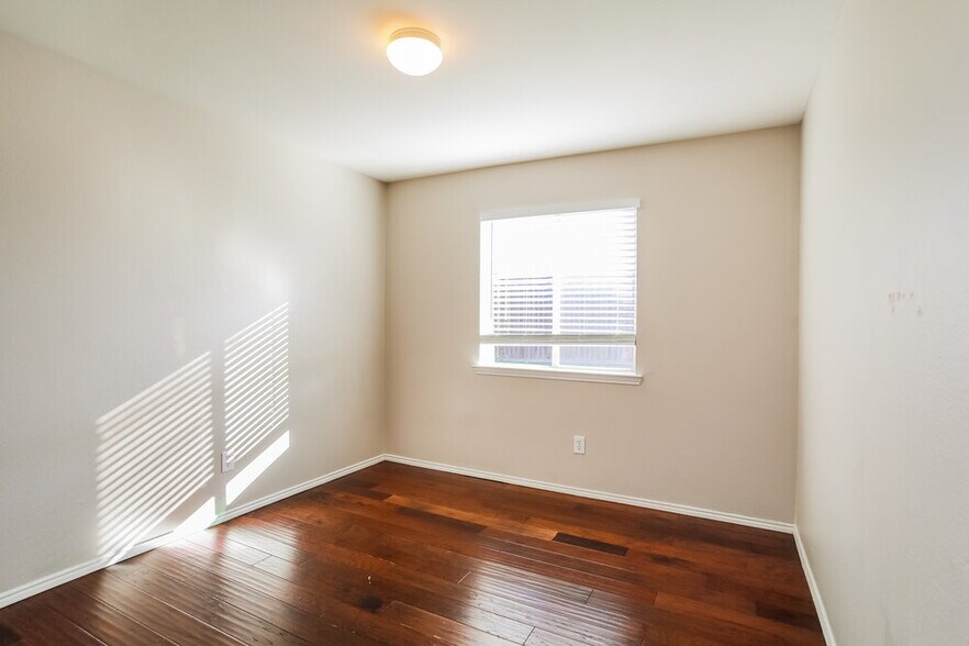 Building Photo - 110 Comanche Trail