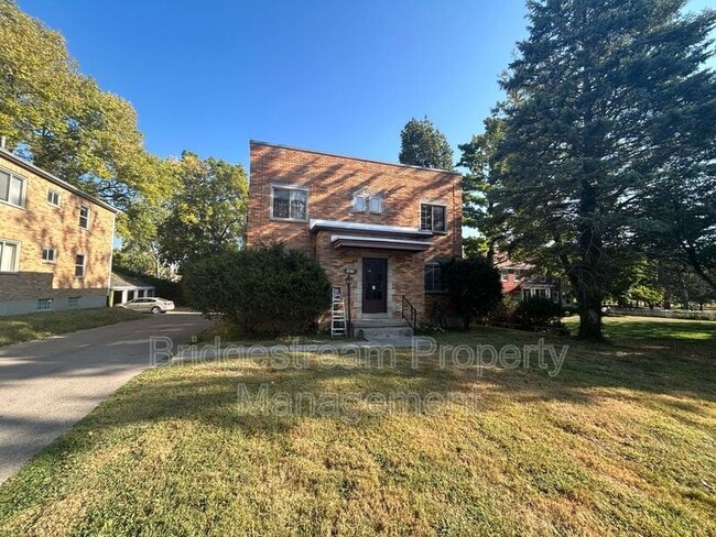 Primary Photo - 1413 Old Ln Ave