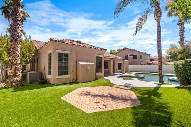 Building Photo - Gorgeous Everything you Need 4Bedroom plus Den Chandler Home!