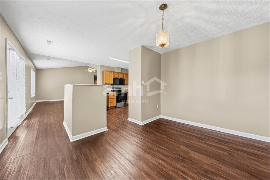 Building Photo - 6100 Glenmay Dr