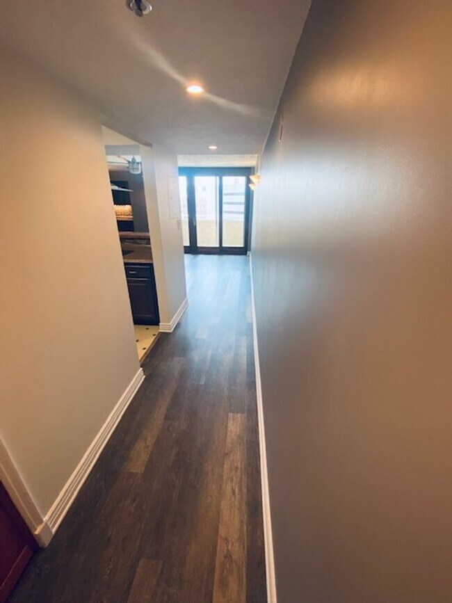 Building Photo - Broadway Condo