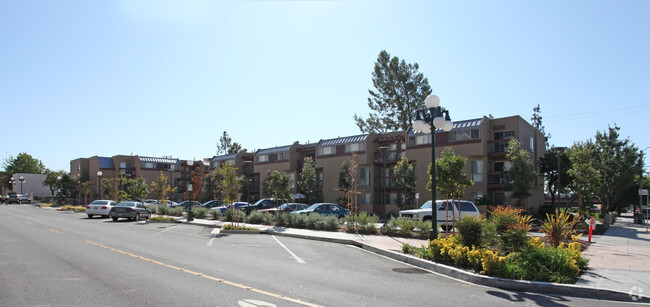 Building Photo - Oak Park North