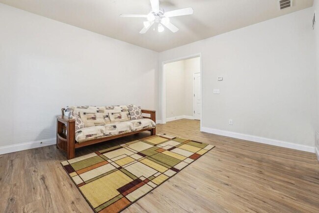 Building Photo - 3808 Fairhill Point