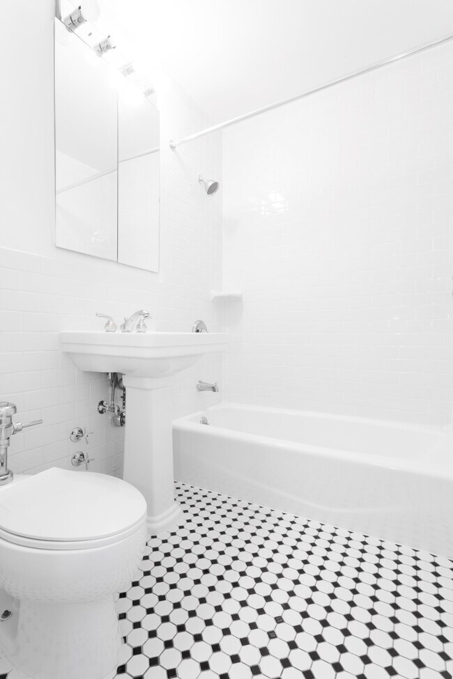 Building Photo - 40 W 135th St