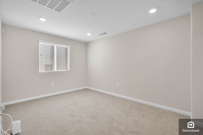 Building Photo - 5587 Saddle Rock Ln