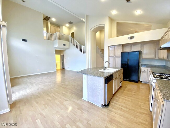 Building Photo - 290 Tayman Park Ave