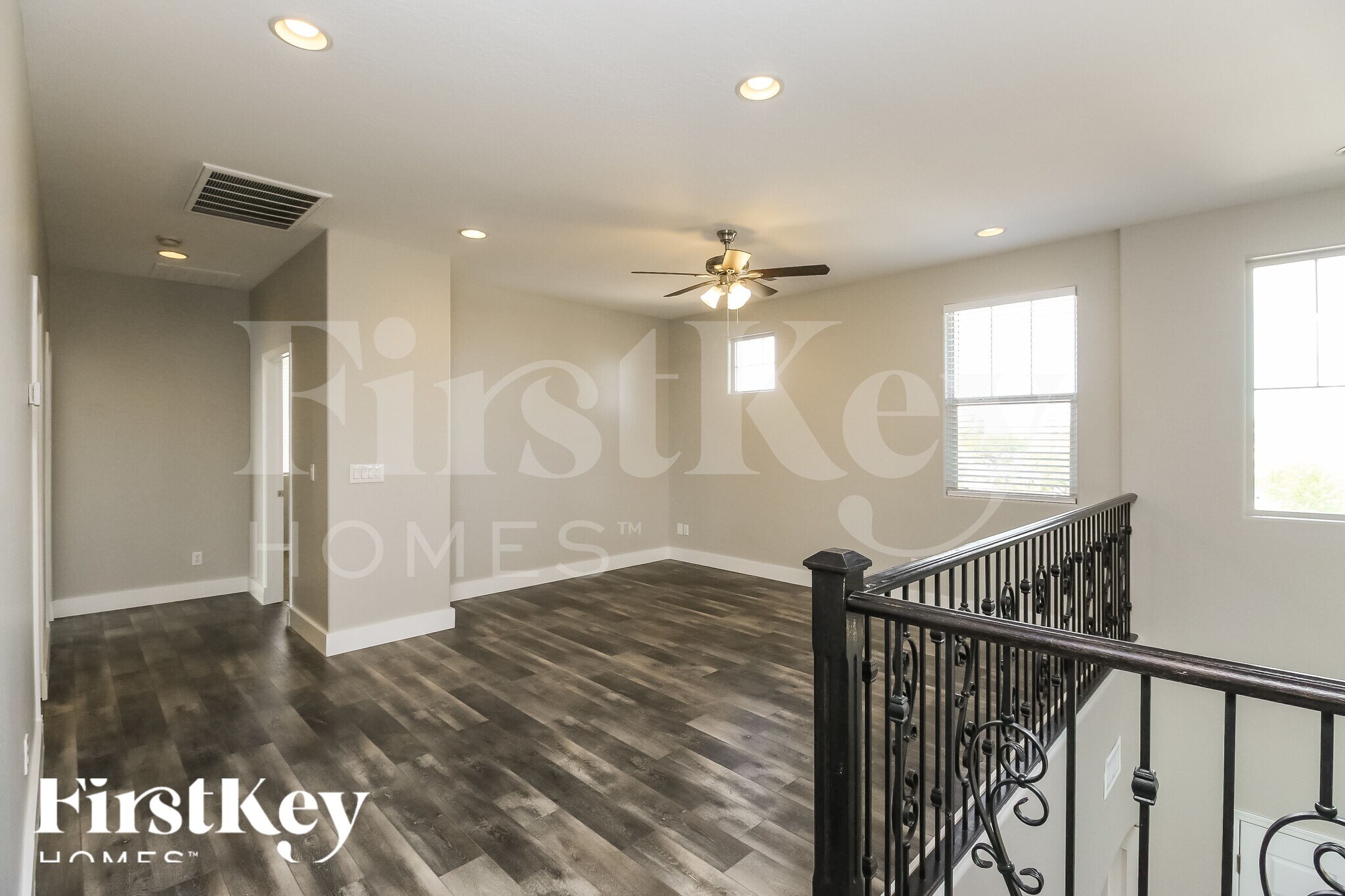 Building Photo - 837 E Cierra Cir