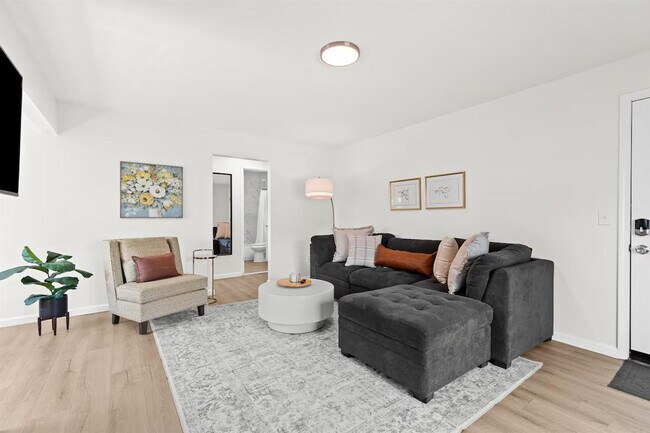 Primary Photo - 22 2nd St