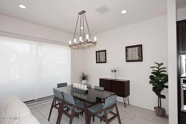Building Photo - 7320 E Vista Bonita Dr