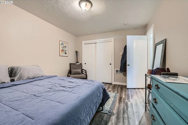 Building Photo - Ready Now - Just A Birdie Away from Rose City Golf Course!