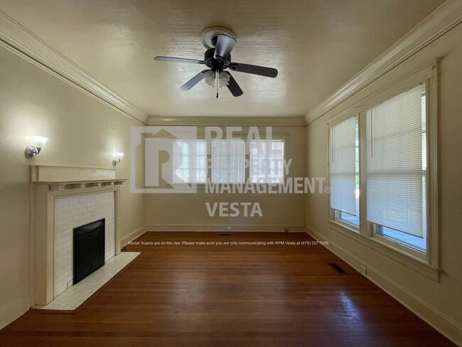 Building Photo - HALF OFF FIRST MONTH RENT - Historic Gem i...