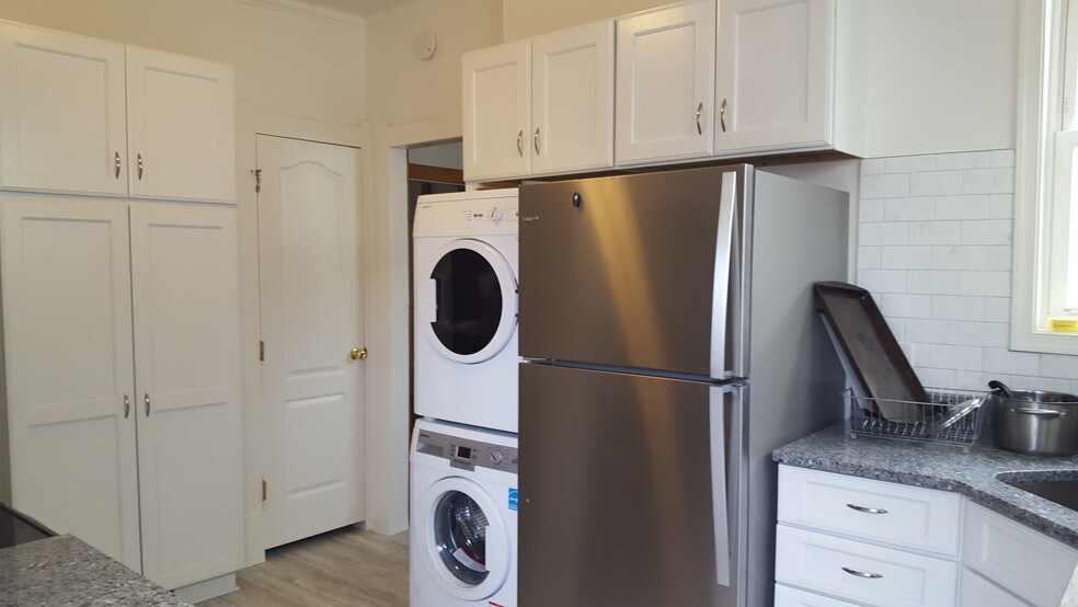 Kitchen with washer/dryer, lots of storage - 2509 10th St NE