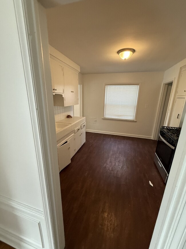 Building Photo - 5752 Bishop St