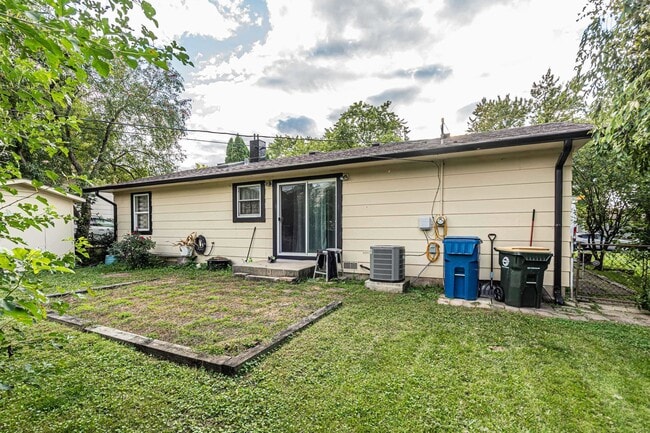 Building Photo - 6641 Peach Tree St