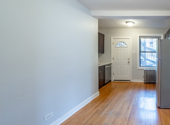 Building Photo - 6439 N Hamilton Ave