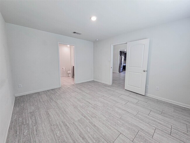 Building Photo - 332 Lone Mountain Dr