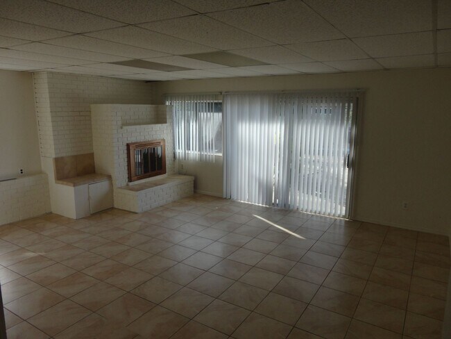 Building Photo - Move in Special!! $500 off 1st Month's Rent!!