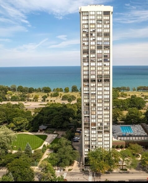 Building Photo - 5455 N Sheridan Rd