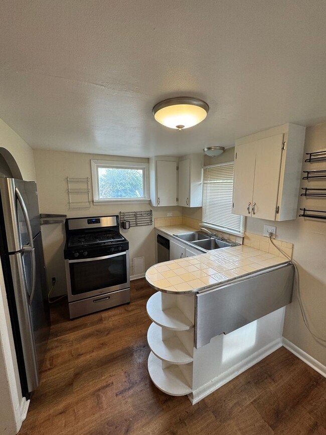 Building Photo - Cute 3 Bedroom 2 Bath in Lakewood!