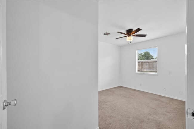 Building Photo - 9858 Sageaspen Ln