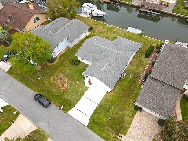 Building Photo - 19 Cedarfield Ct